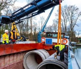 BTP Hagueneau - Livraison de canalisation sur le canal Marne-Rhin.