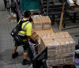 Chausson Matériaux et exosquellete à la plateforme logistique de Lavaur (Tarn).