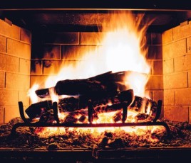 Cheminée feu bûches