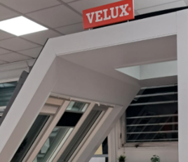 Showroom d'Asturienne consacré exclusivement à la marque danoise Velux, dans l'agence de Bègles (Gironde).