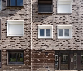 Rairies Montrieux façade carreaux terre cuite