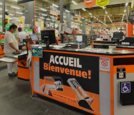 Comptoir dans un dépôt de La Plateforme du Bâtiment.