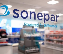 Vitrophanie au comptoir d'une agence Sonepar en France.