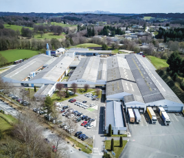 Ici, aperçu de l’usine Jeld-Wen à Ussel en Corrèze.