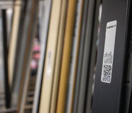 Chutes de production de menuiseries en PVC.