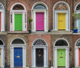 Série de portes d'entrée en couleur.