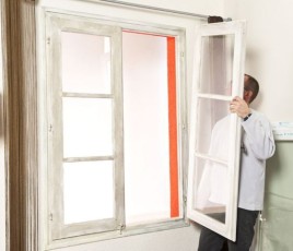 Dépose et repose de fenêtres dans un logement en rénovation.