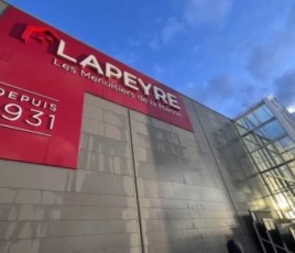 Entrée d'un magasin Lapeyre.