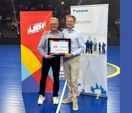 Fabrice BOUTET, président de la Ligue Nationale de Handball, et Philip BRANGERS, président de Daikin Airconditioning France, lors de l'officialisation du sponsoring de Daikin