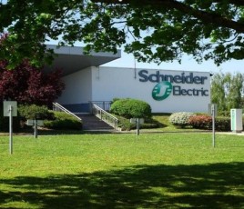 Schneider Electric usine Chasseneuil-du-Poitou production tableaux électriques