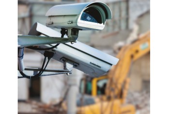 Caméra de surveillance sur un chantier.
