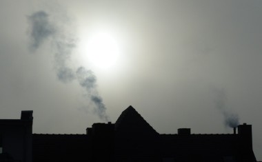 cheminée fumée toit