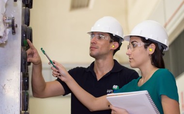 jeune diplômée BTP construction