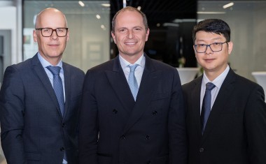 Midea rachat Arbonia Climate MBT Climate Clivet À partir de la gauche : Alexander Kais (Senior Vice President), Stefano Bellò (President) et Kobe Peng (Vice President).
