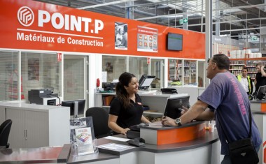 Ambiance d'un comptoir Point.P à la Halle de Pantin (93).