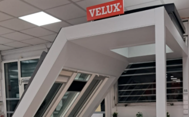 Showroom d'Asturienne consacré exclusivement à la marque danoise Velux, dans l'agence de Bègles (Gironde).