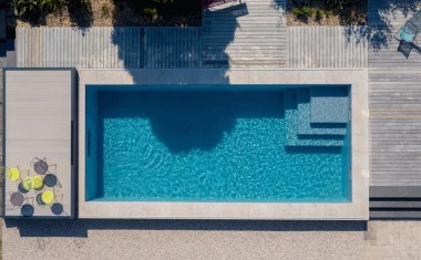 Piscine rectangulaire pour illustrer le marché de la piscine