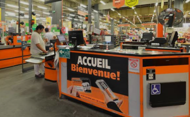 Comptoir dans un dépôt de La Plateforme du Bâtiment.