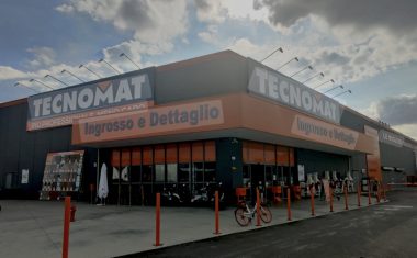 Ici, le magasin-dépôt Tecnomat de Péro, en banlieue Nord de Milan (Italie). Groupe Adeo (Bricoman France).