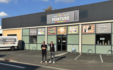 Les co-dirigeants du point de vente Sikkens Solutions, membre du réseau PASS. (AkzoNobel France).