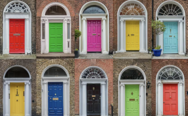 Série de portes d'entrée en couleur.