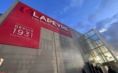 Entrée d'un magasin Lapeyre.