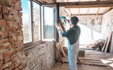 Rénovation énergétique - pose de fenêtres en PVC.
