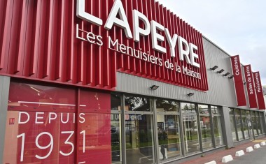 Façade d'un point de vente Lapeyre en région parisienne.