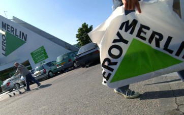 Façade d'un magasin Leroy Merlin (groupe Adeo) avant l'ouverture du matin.