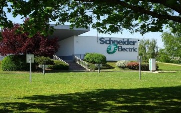 Schneider Electric usine Chasseneuil-du-Poitou production tableaux électriques