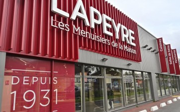 Façade d'un point de vente Lapeyre en région parisienne.
