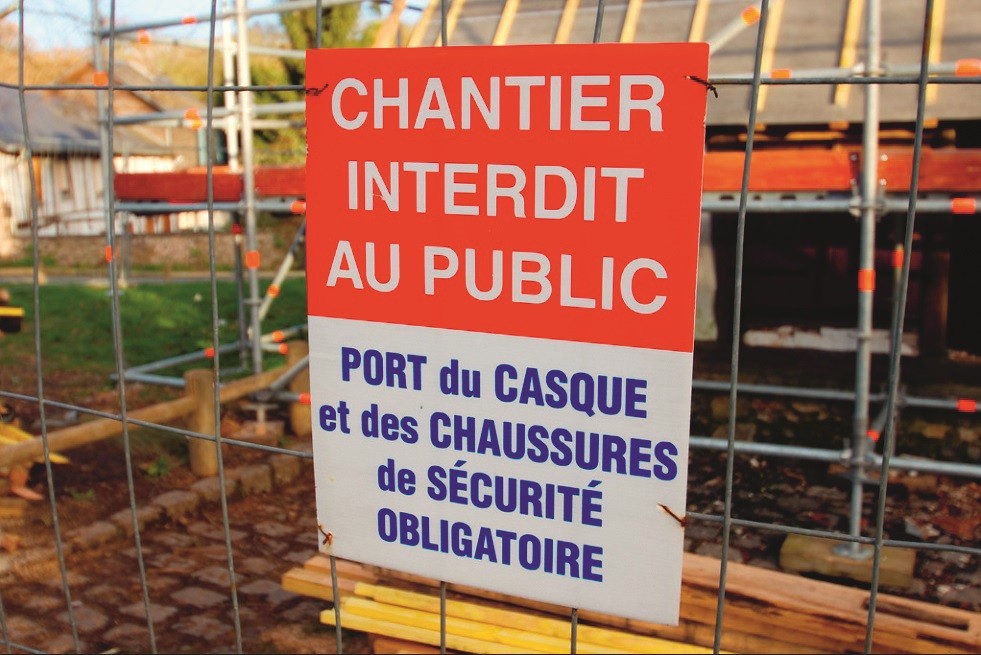 Panneau "Chantier interdit au public".