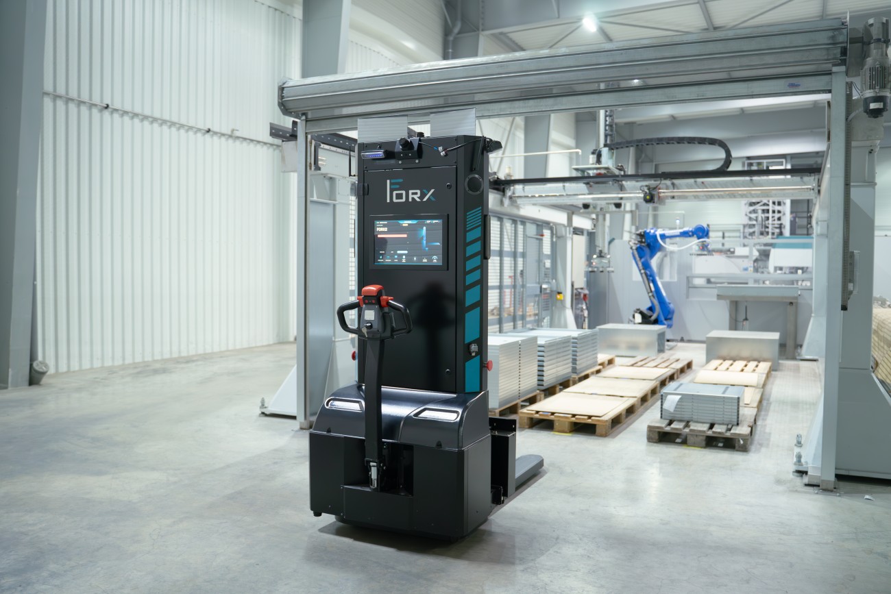 Terris Energy usine Meaux ligne de production AMR transpalette robotisé