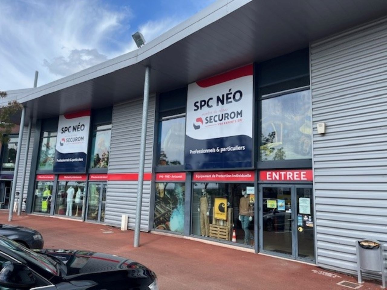 Façade du point de vente SPC Néo à Angoulême (Charente).