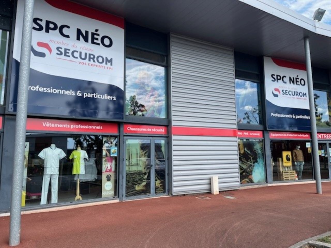 SPC Néo : intérieur du showroom d'Angoulême (Charente) - Adhérent Sécurom (groupe Cofaq).