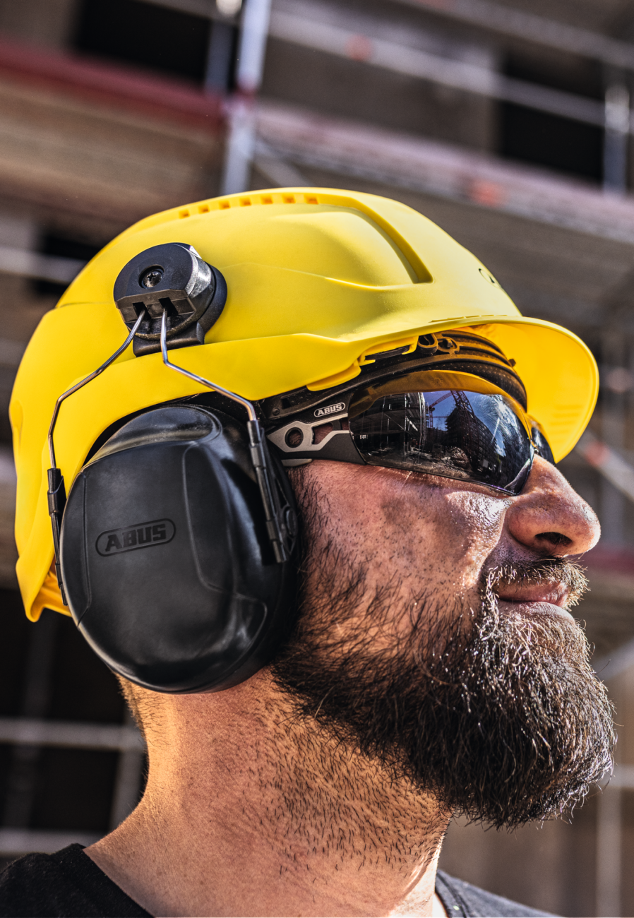 Casque de chantier d'Abus : Scator.