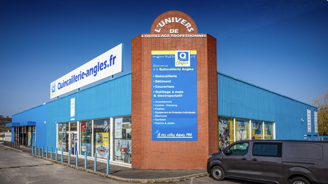 Agence Quincaillerie Angles avec l'ancien logo.
