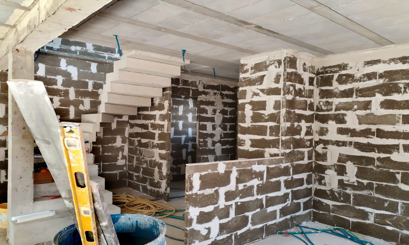 Mise en oeuvre de Terlian Carreaux dans l'atelier de Point.P à Ancenis (Loire-Atlantique).