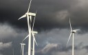 éoliennes ciel gris