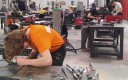 Entraînement d'apprentis métalliers au Centre d'excellence des Compagnons du Devoir à Marseille.