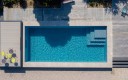 Piscine rectangulaire pour illustrer le marché de la piscine