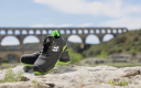 Chaussures de sécurité de Jallatte devant le pont du Gard.